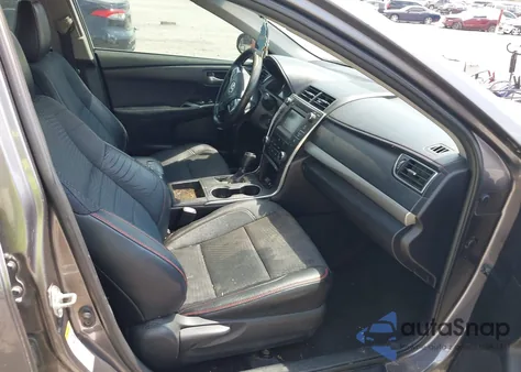 2015 Toyota Camry Se z USA, uszkodzony, nr VIN 4T1BF1FK1FU105519